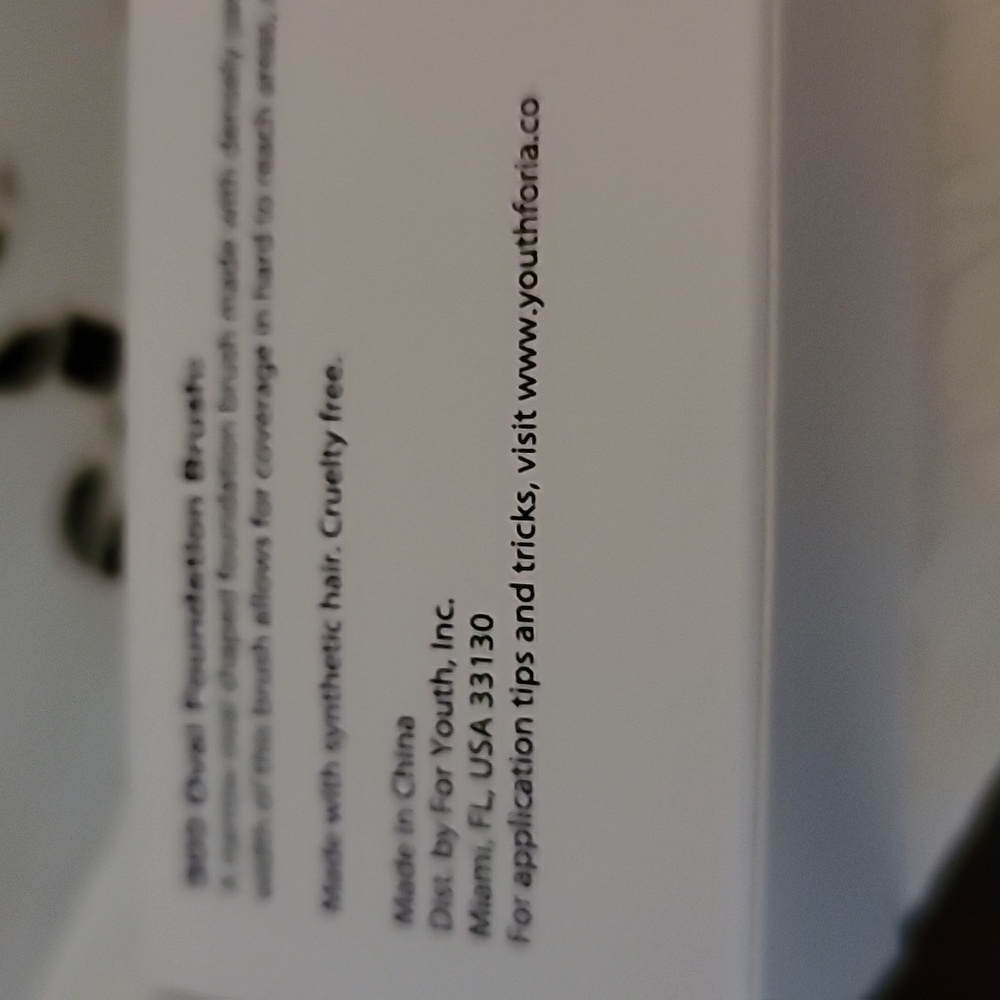 Youthforia Silver Oval Foundation Brush - Picture 2 of 2